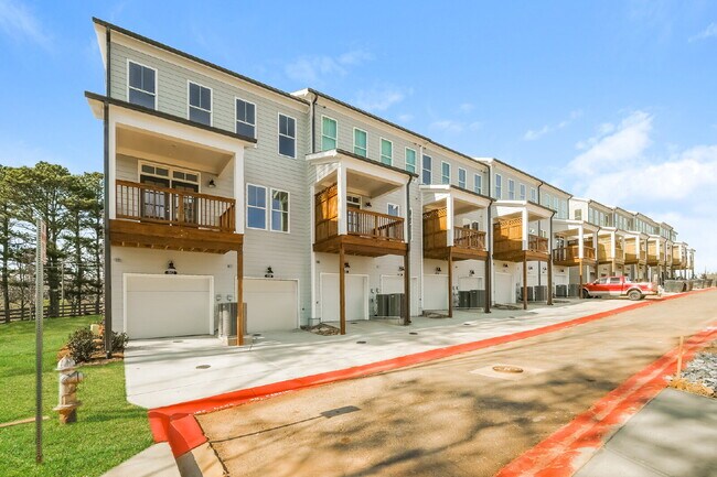 Building Photo - 514 Alice Wy