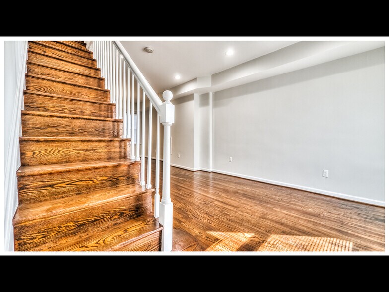 Building Photo - 3336 W Caton Ave