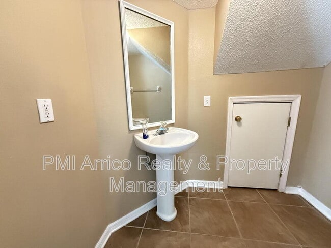 Building Photo - 2201 Fluorshire Dr