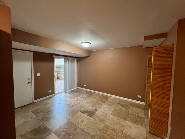 Building Photo - 1645 Victoria Park Cir