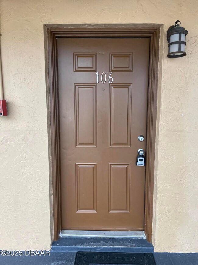 Building Photo - 411 N Halifax Ave