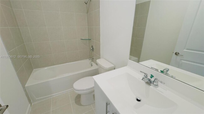 Building Photo - 2621 SE 27th Dr