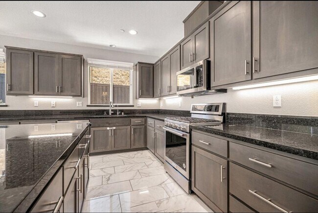 Building Photo - 31 Cortina Dr