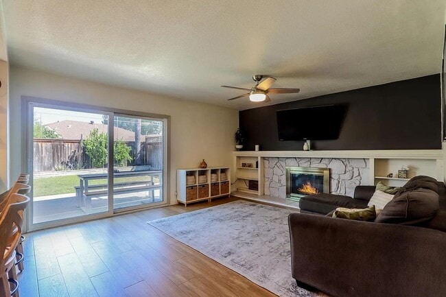 Building Photo - Quiet Cul De Sac Home