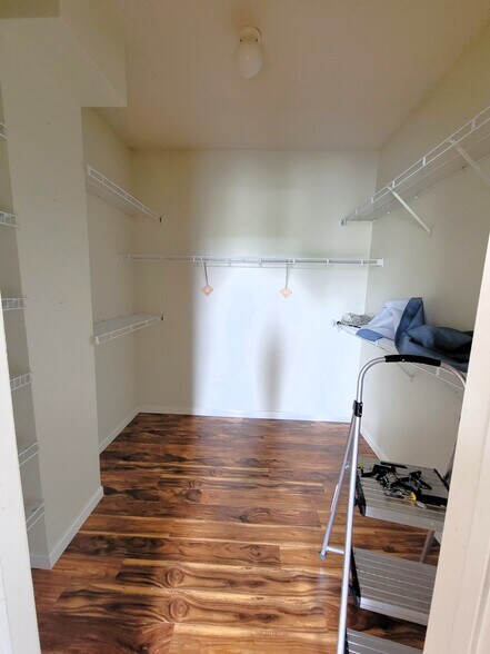 Building Photo - 10266 Bleeker St