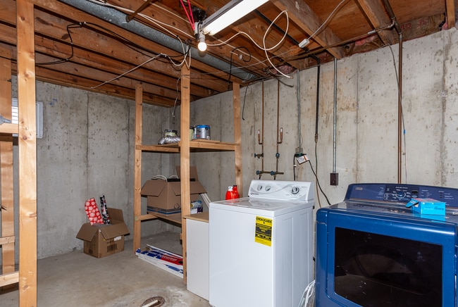 Building Photo - 743 Eaglebrooke Dr