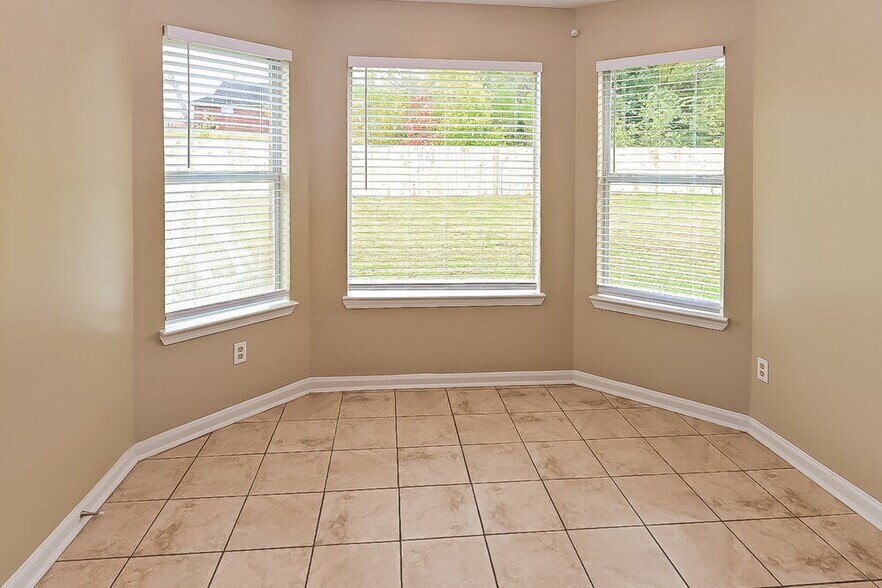Building Photo - 6093 Wills Way Cir S