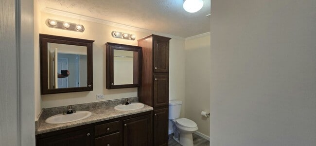 Building Photo - 52553 Elmcrest Ct