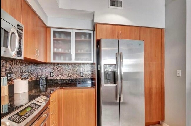 Building Photo - 804 E Windward Way