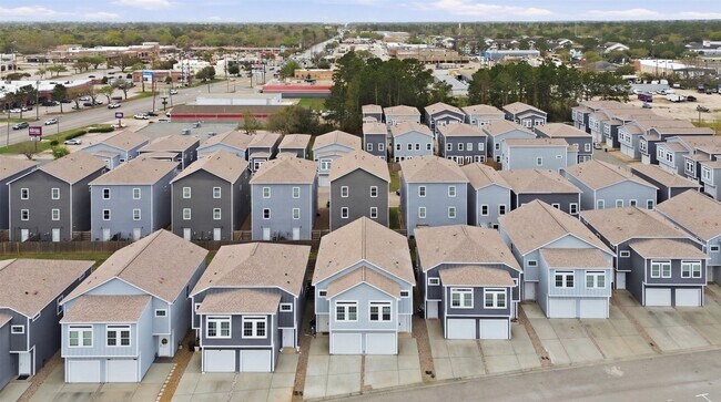 Building Photo - 4937 Ambient Dr