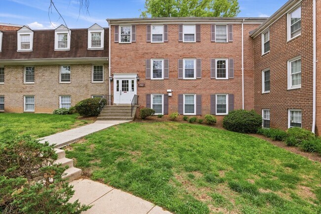 Building Photo - 742 Quince Orchard Blvd