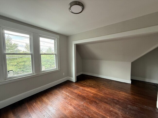 Building Photo - 47-49 Mead St