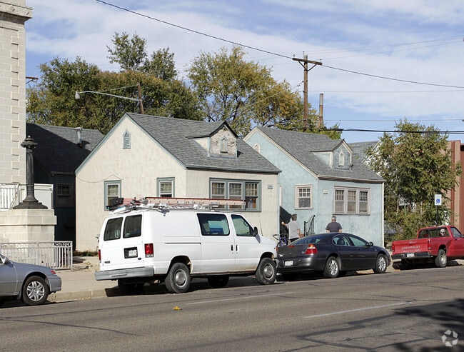 Building Photo - 1207 N Main St