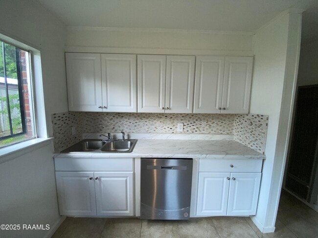 Building Photo - 12355 Palmyra Dr