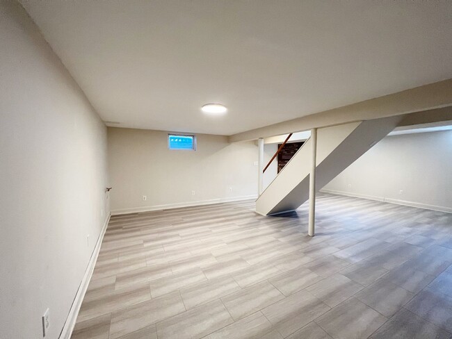 Building Photo - A Perfect Place to Call Home!!