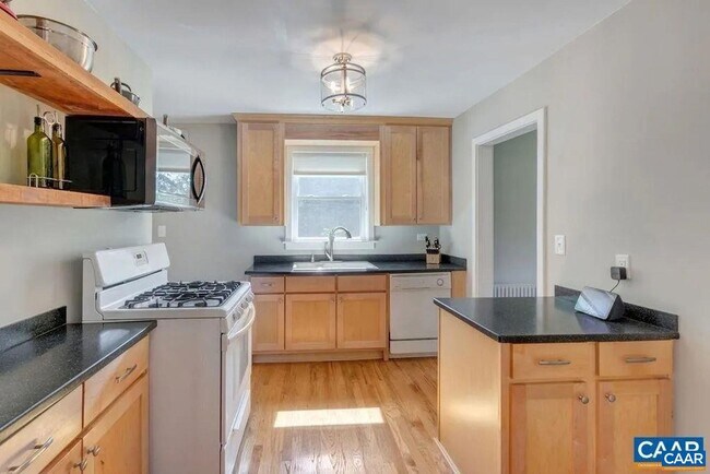 Building Photo - 1601 Del Mar Dr