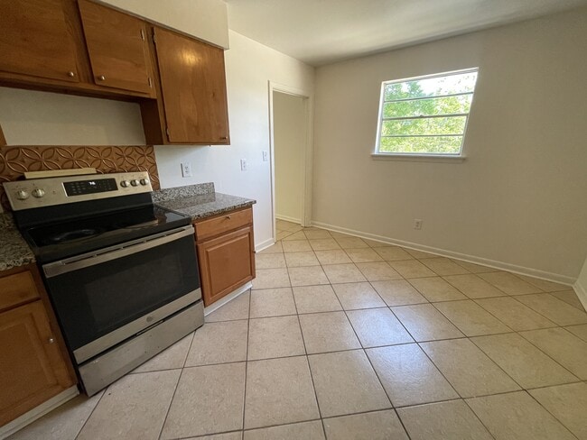 Building Photo - 2429 Octavia Dr