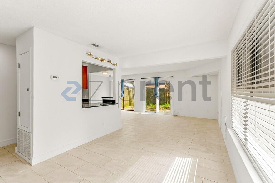 Building Photo - 182 Bent Arrow Dr