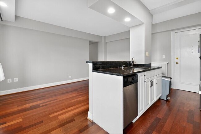 Building Photo - 2100 19th St NW