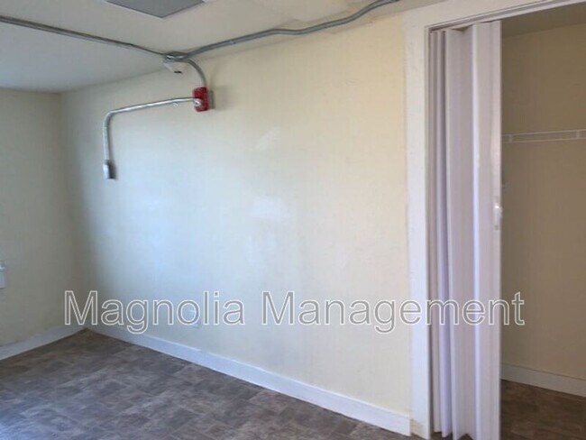 Building Photo - 514 N Beckford Dr