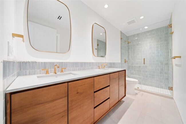 Building Photo - 1111 Crandon Blvd