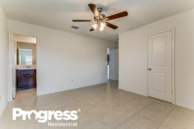 Building Photo - 1029 Crestview Dr