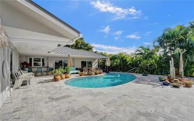 Building Photo - 2830 NE 55th St