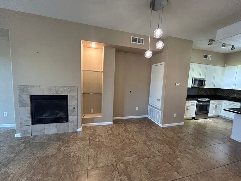 Building Photo - 6605 N 93rd Ave