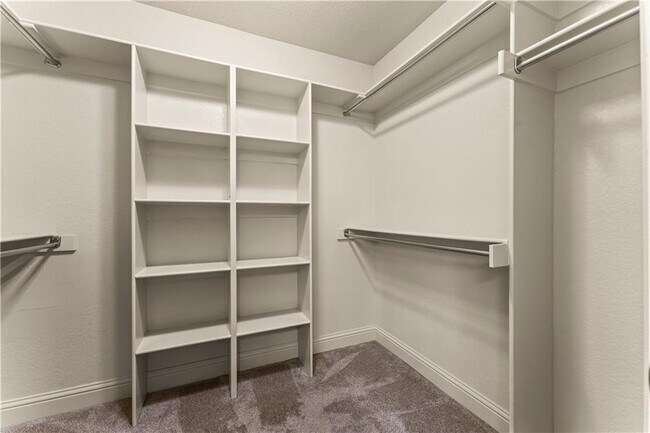 Building Photo - 3205 SW Riverstone Ave