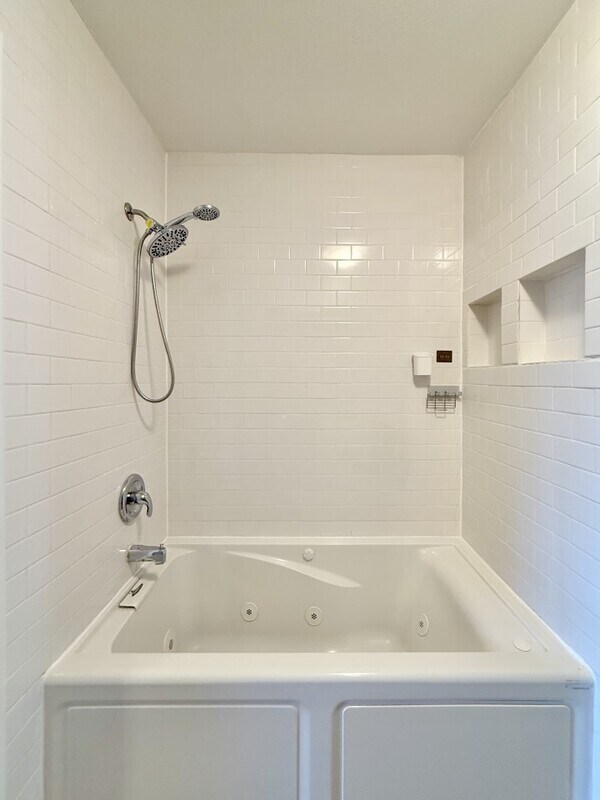 Building Photo - 817 Fairwood Forest Dr