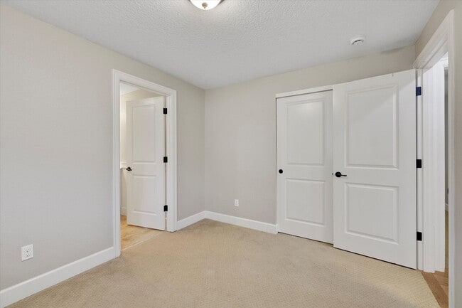 Building Photo - Live in One of Lake Oswego's Most Convenie...