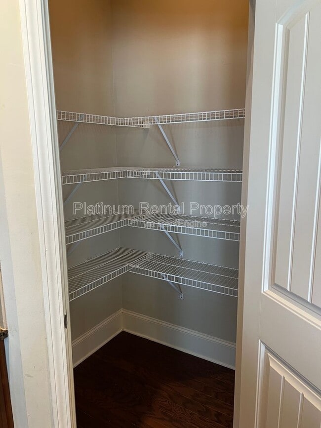 Building Photo - 4770 Leatherstone Way