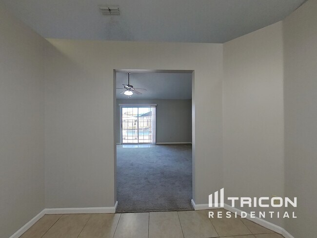 Building Photo - 3210 Chantilly Ct