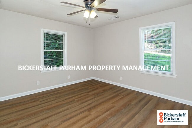 Building Photo - Welcome to this charming 3-bedroom, 1-bath...