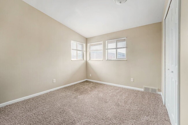 Building Photo - 24571 Kelly Rd