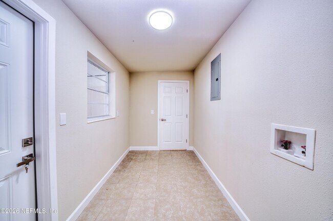 Building Photo - 2517 Palm Ave
