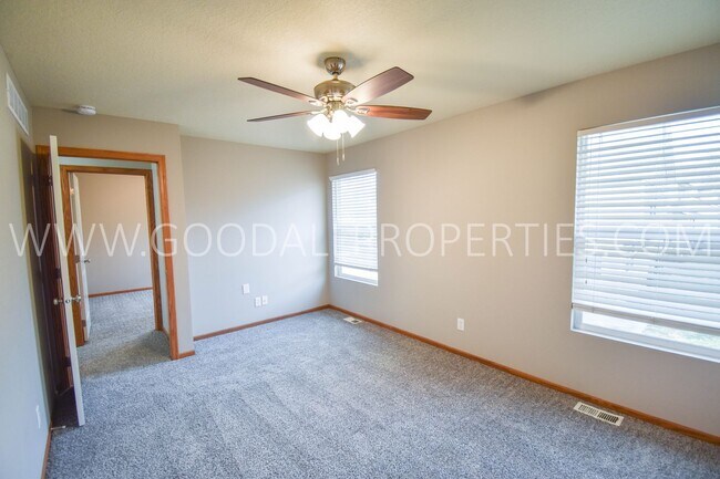 Building Photo - 3 Bedroom 2.5 Bath home