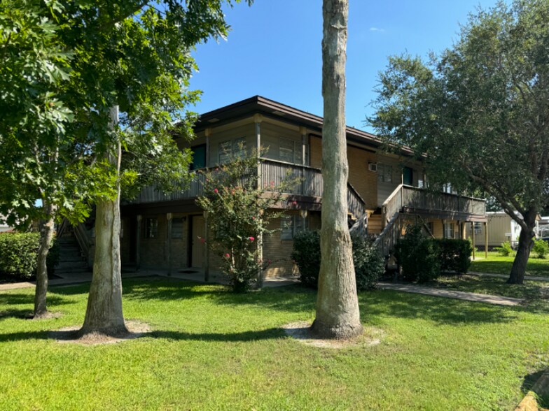 Building Photo - 1708 Holloman Dr