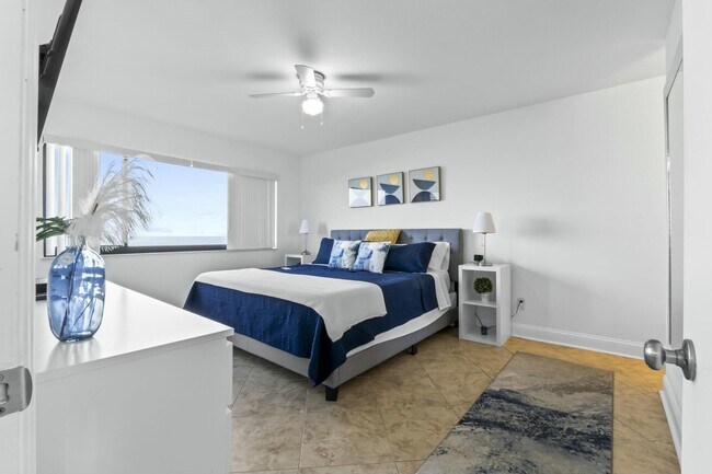 Building Photo - 10152 S Ocean Dr