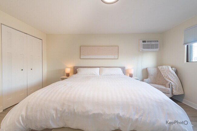 Building Photo - 6612 W 64th Pl