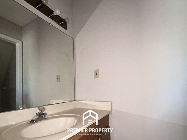 Building Photo - Large 5BR/3.5BA Home in 38125 | 2,541 Sq Ft, Vaulted Ceilings & Covered Patio