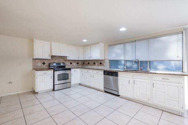 Building Photo - 5139 Sprey Dr