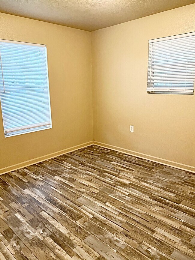 Building Photo - 1750 10th St