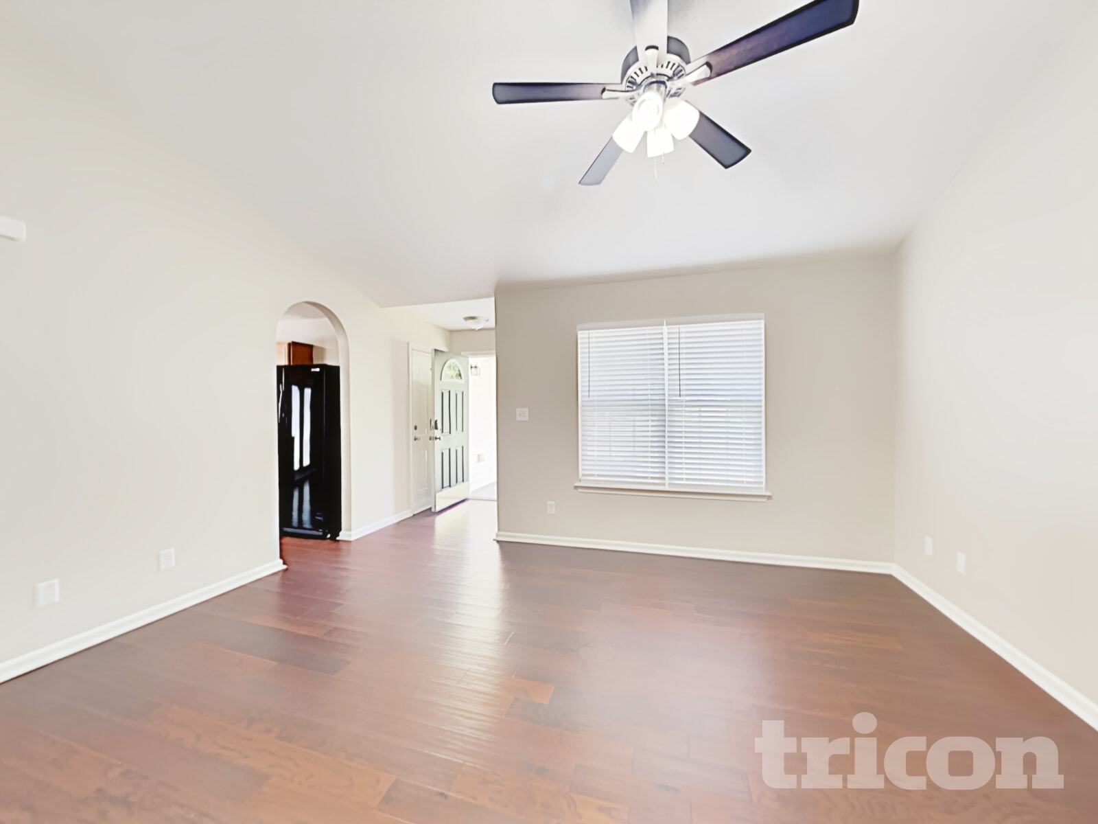 Building Photo - 1829 Mission Oaks St