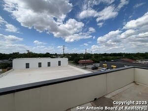 Building Photo - 2615 S Flores St