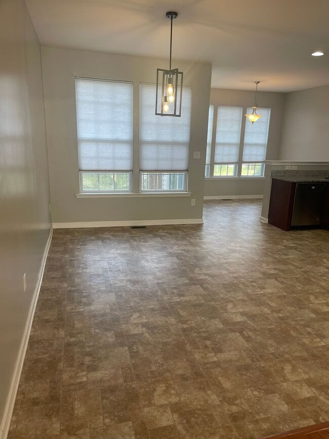 Building Photo - 3 bedroom 2 1/2 bath Townhouse in Bayberry