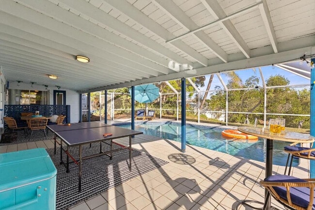 Building Photo - 451 Sharon Cir