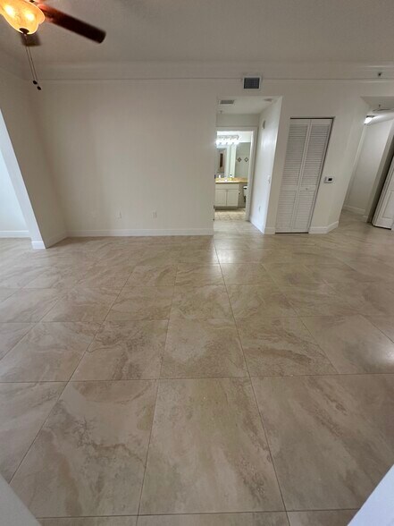 Building Photo - 9873 Baywinds Dr