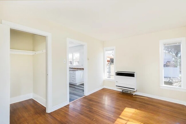 Building Photo - 2325 W 36th St