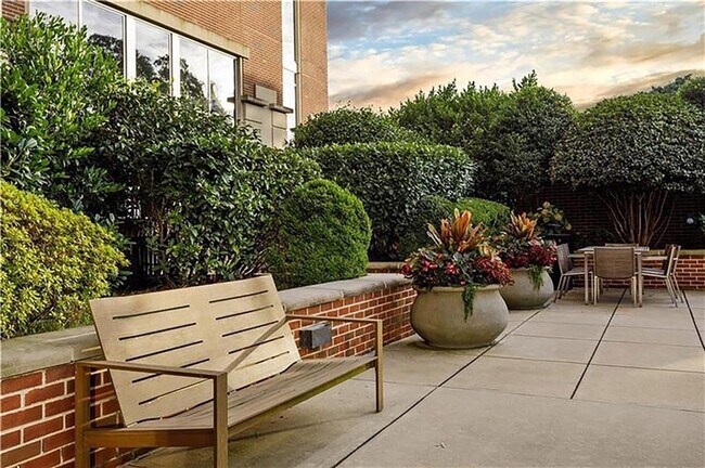 Building Photo - 1820 Peachtree St NW